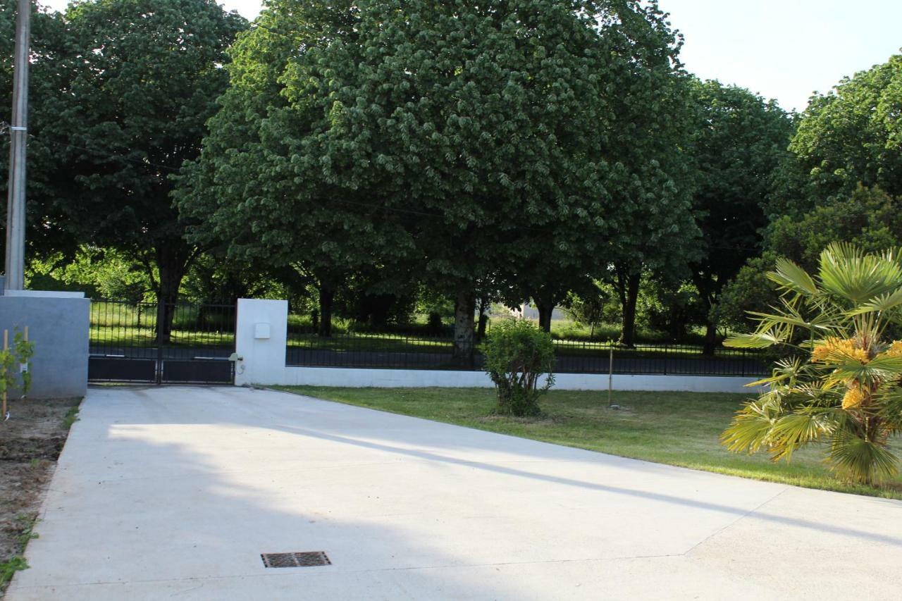 Les Tresors De Lizzie Coutras Exterior foto