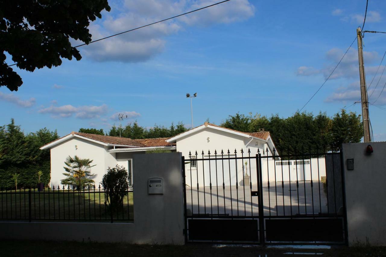 Les Tresors De Lizzie Coutras Exterior foto