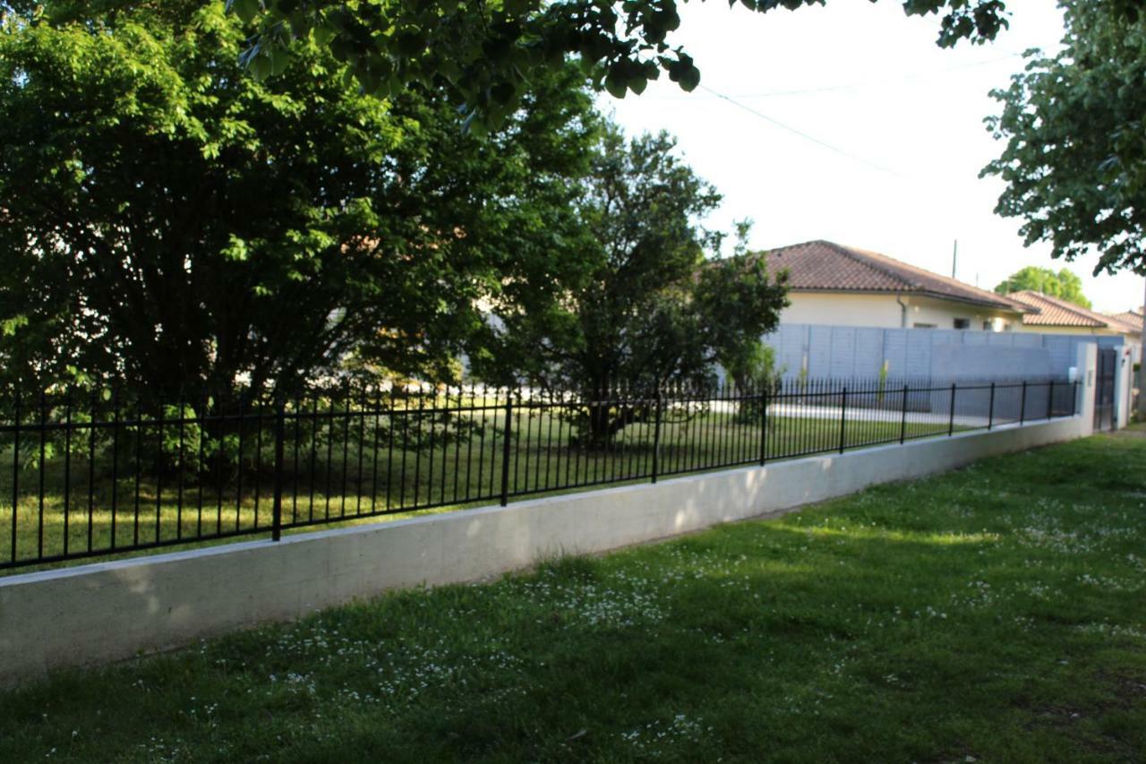 Les Tresors De Lizzie Coutras Exterior foto